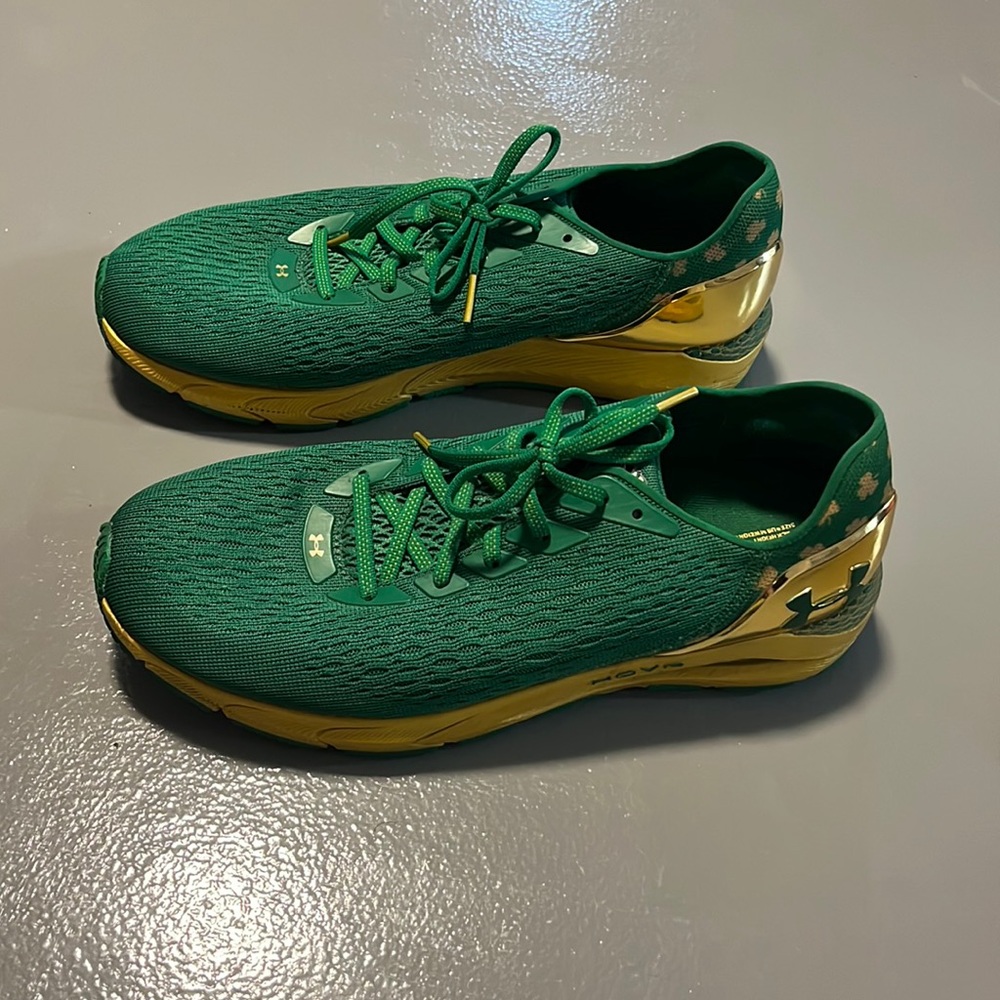 Men’s under armour tennis shoes, size 10 1/2